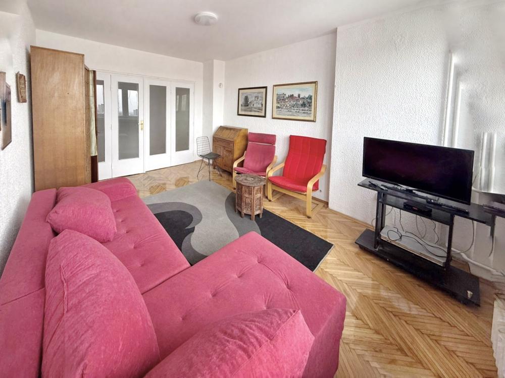 Dvosoban stan sa otvorenim pogledom|Strogi centar grada ID#2528