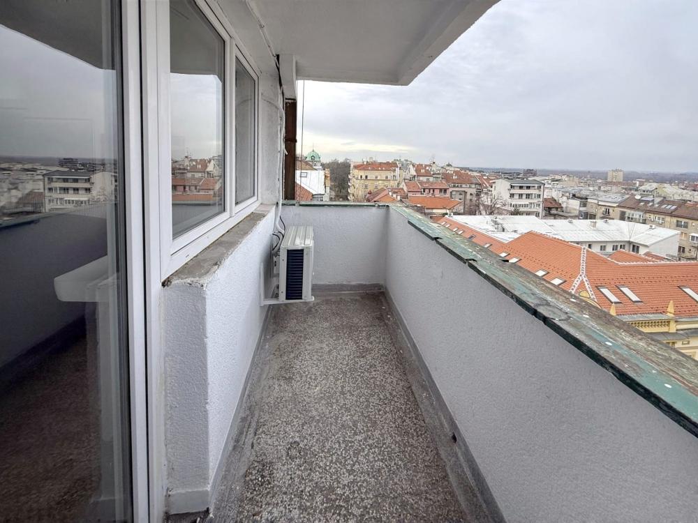 Dvosoban stan sa otvorenim pogledom|Strogi centar grada ID#2528