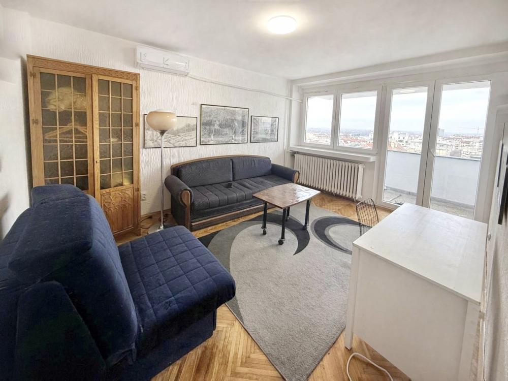 Dvosoban stan sa otvorenim pogledom|Strogi centar grada ID#2528