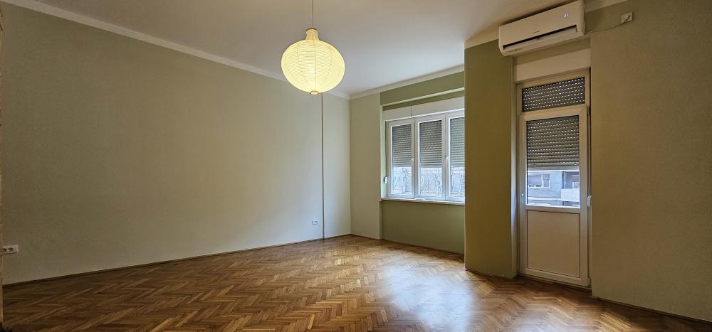 Izdaje se renoviran stan – Poštanska štedionica, Tašmajdan ID#2530