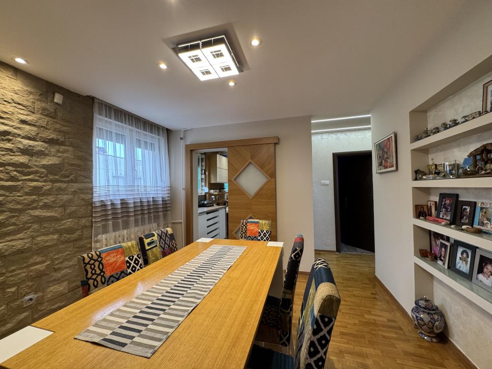 Trosoban stan 100 m² + terasa 35 m², Blok 70a ID#2532