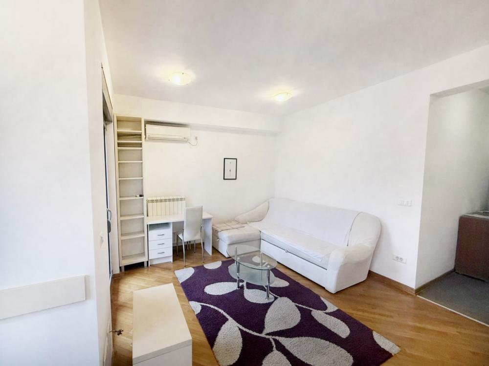 Namešten, renoviran stan sa terasom – centar ID#2534