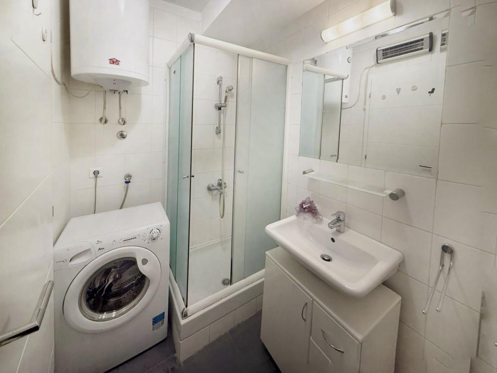 Namešten, renoviran stan sa terasom – centar ID#2534