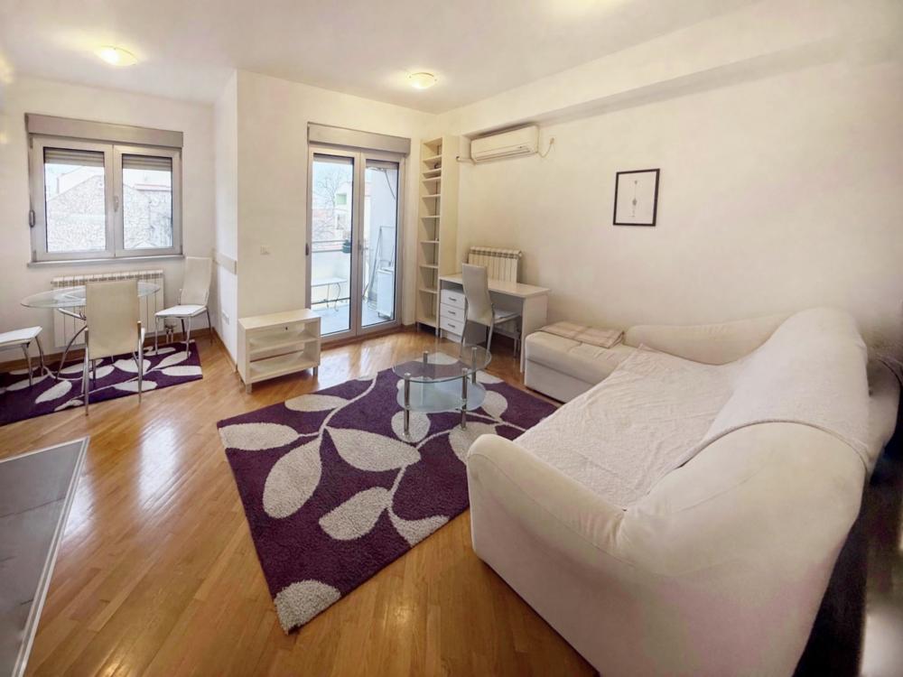 Namešten, renoviran stan sa terasom – centar ID#2534