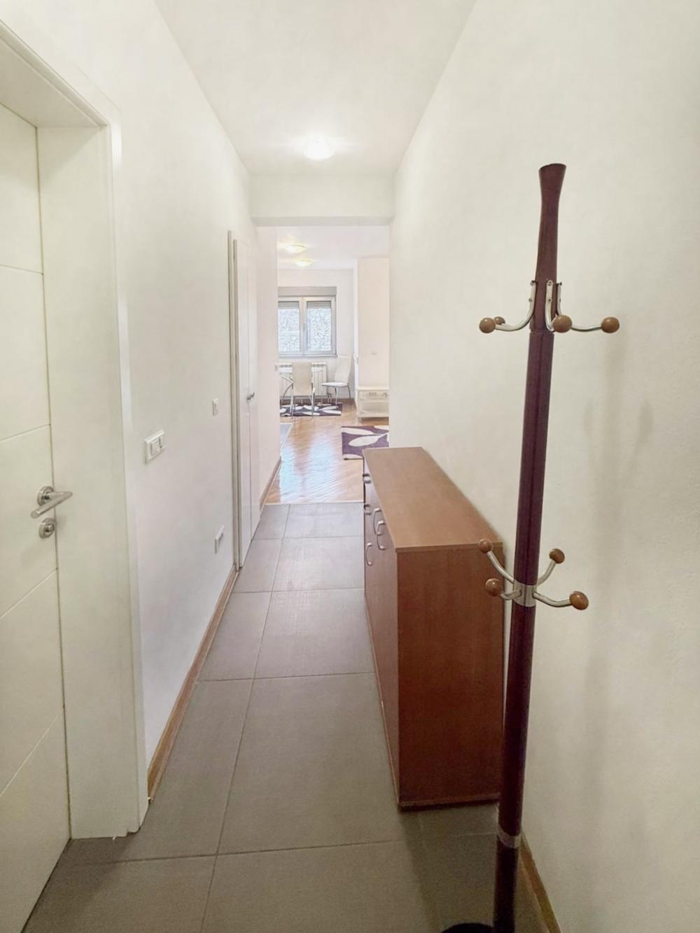 Namešten, renoviran stan sa terasom – centar ID#2534