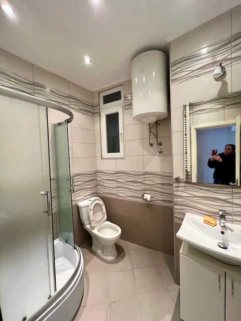 Salonac u blizini reke ID#2535