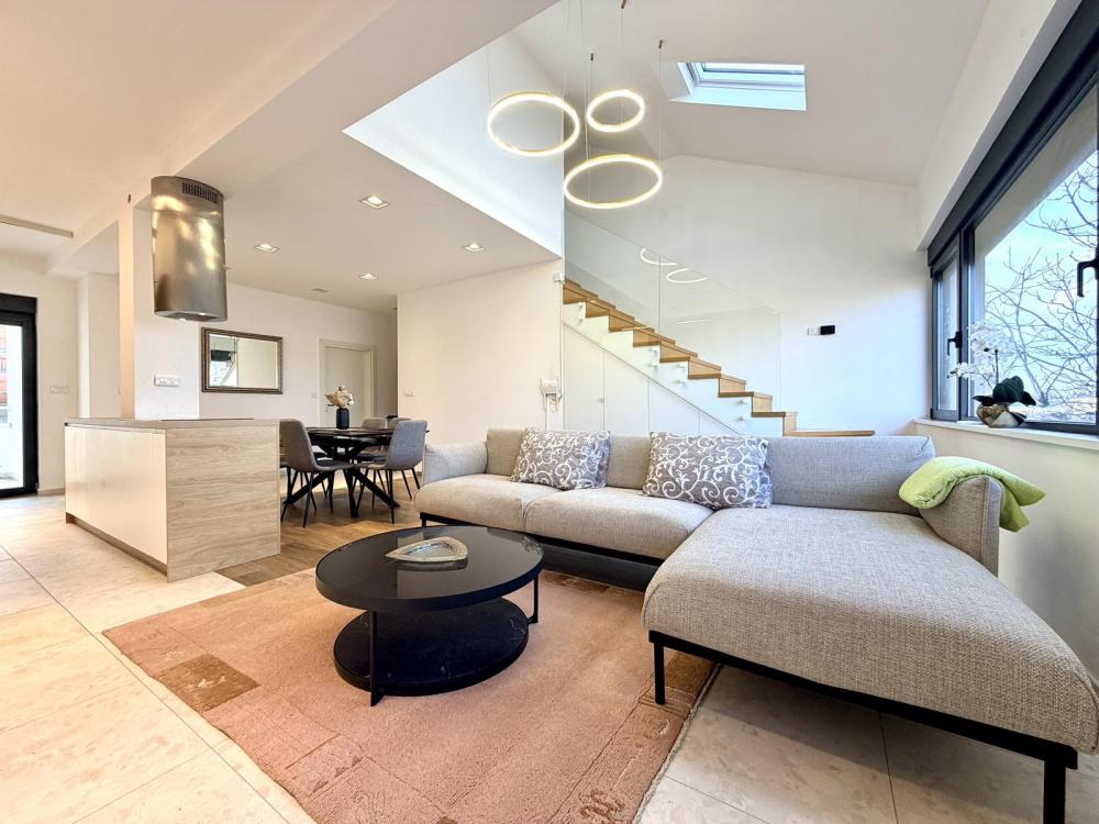 Porodičan luksuzan stan na Senjaku ID#2537