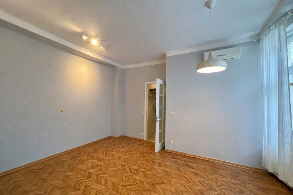 Andrićev venac, renoviran salonac ID#2552