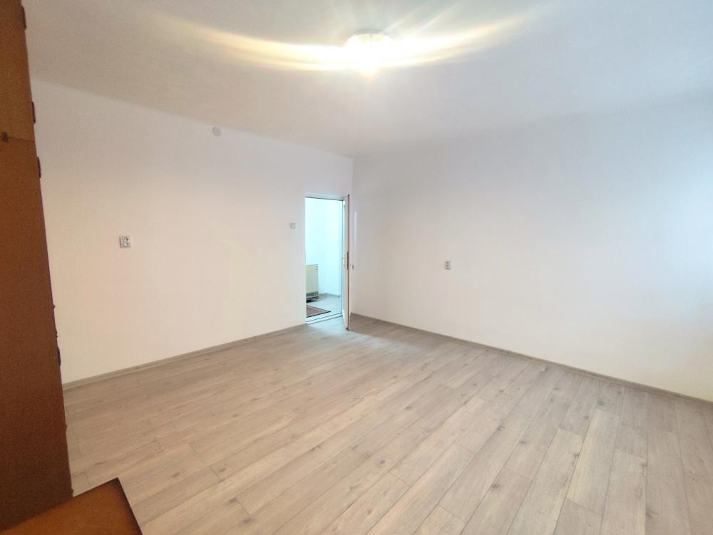 Stan- poslovni prostor+parking mesto, Banovo Brdo-Lješka ID#2553