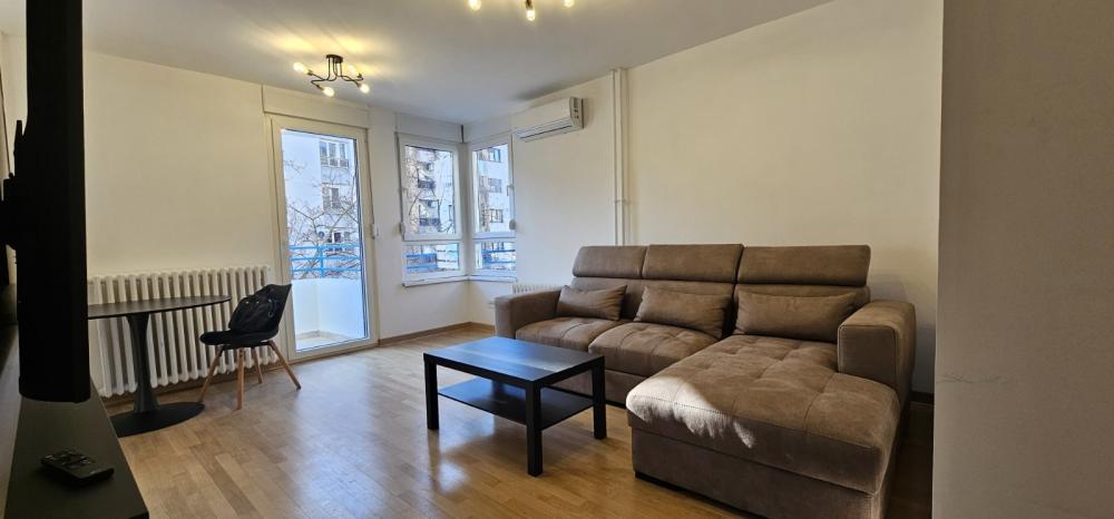 Luksuzno renoviran 2.0 stan, Crveni krst ID#2564