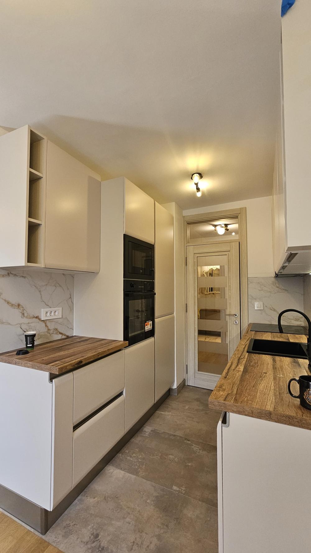 Luksuzno renoviran 2.0 stan, Crveni krst ID#2564