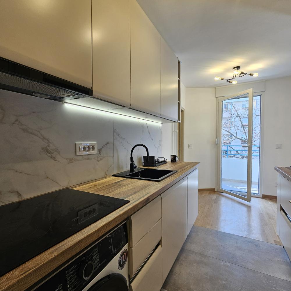 Luksuzno renoviran 2.0 stan, Crveni krst ID#2564