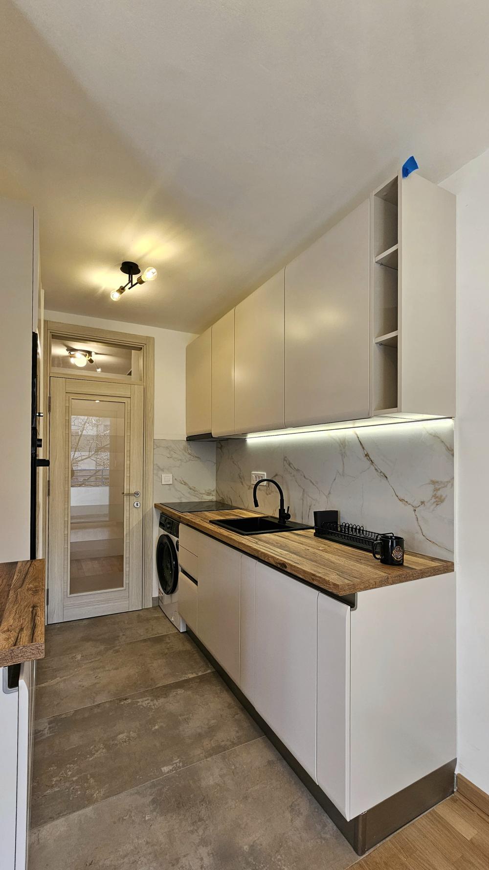 Luksuzno renoviran 2.0 stan, Crveni krst ID#2564