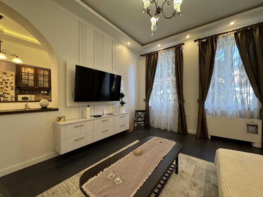 Glavna ulica – 75m2 + terasa 14m2 ispred stana, parking ID#2572