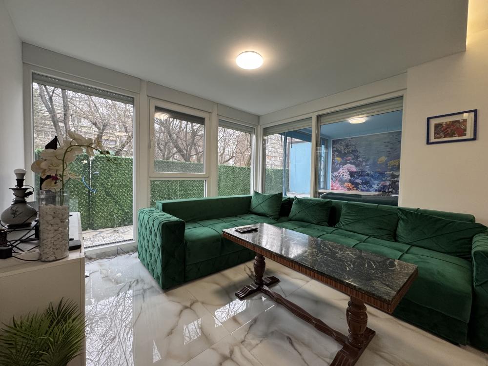 Luksuzno renoviran stan – 58m2+20m2, blok 70 ID#2575