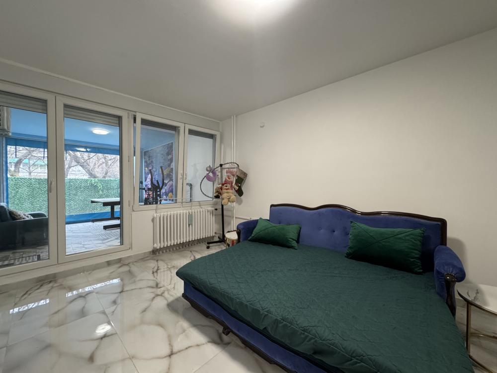 Luksuzno renoviran stan – 58m2+20m2, blok 70 ID#2575