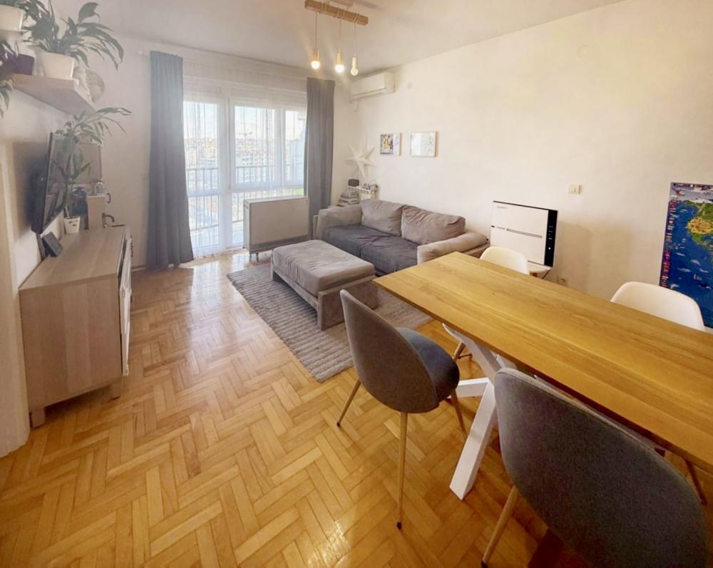 Svetao dvosoban stan sa terasom i otvorenim pogledom – Vojvode Stepe ID#2576