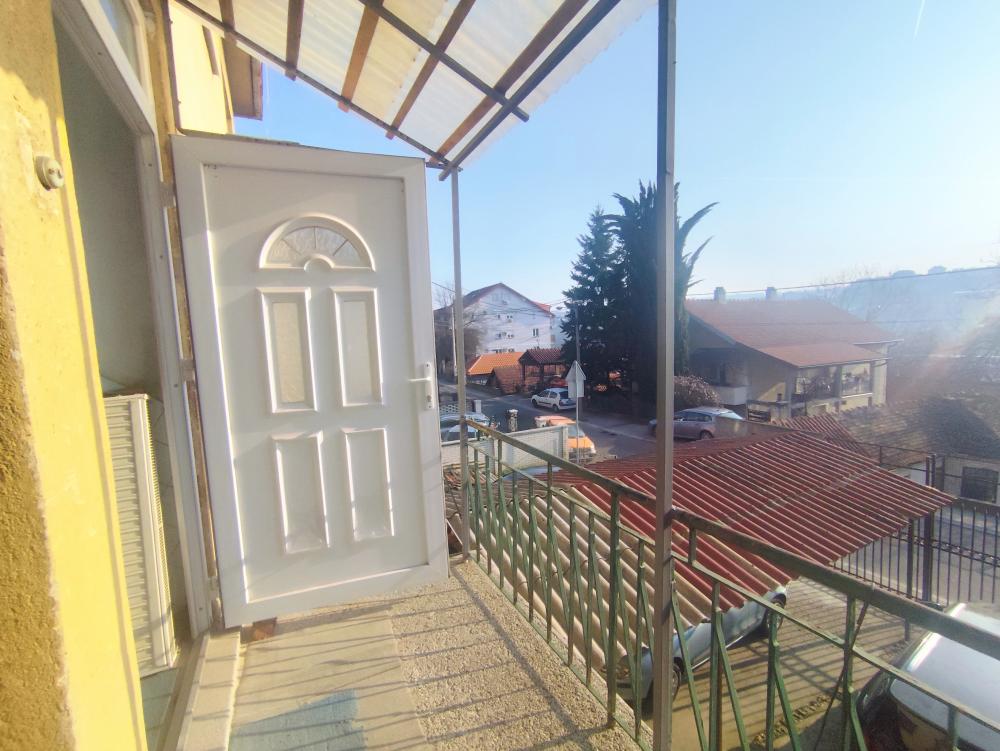 Trosoban stan + parking mesto u Rakovici ID#2584